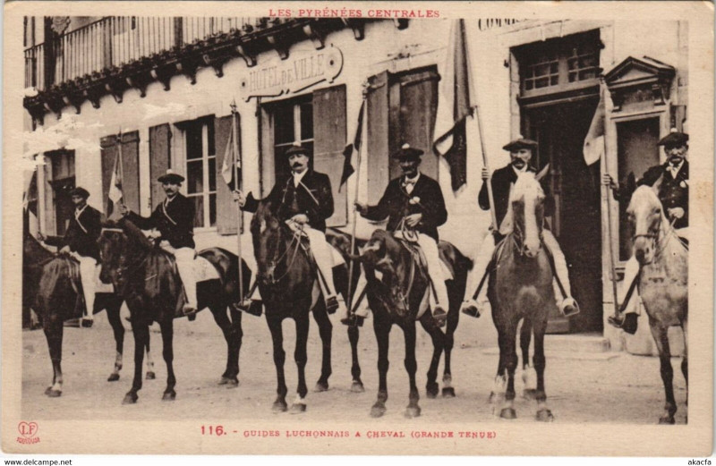 Carte postale ancienne Guides Luchonnais a Horse