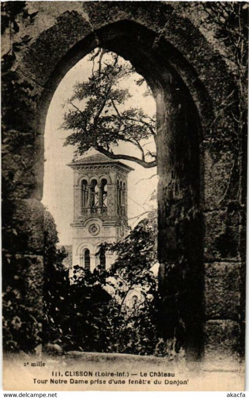 Carte postale ancienne Clisson Le Chateau - Tour Notre Dame prise d'une fenetre du Donjon à Clisson