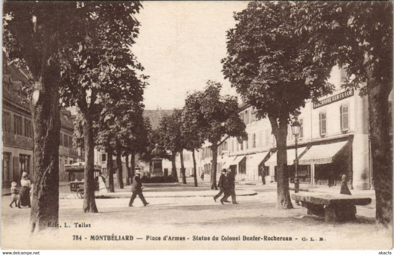 Carte postale ancienne Montbeliard Place d'Armes Statue Colonel Denfer Rochereau France