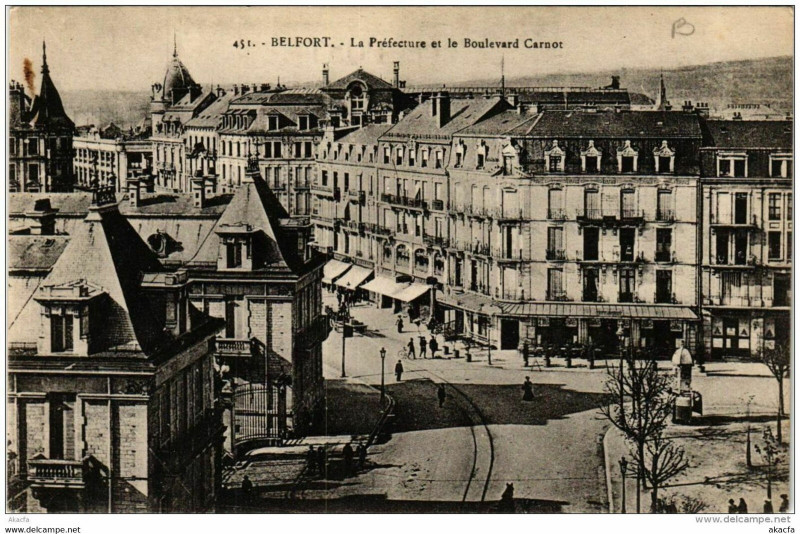 Carte postale ancienne Belfort La Préfecture et le Boulevard Carnot à Belfort
