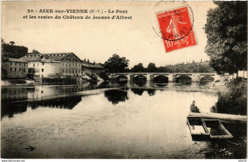 Carte postale ancienne Aixe-sur-Vienne Le Pont et les restes du Chateau de Jeanne d'Alber à Aixe-sur-Vienne