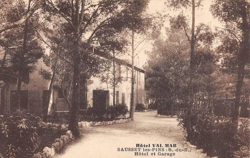 Carte postale ancienne Sausset Les Pins Hotel Val Mar Hotel Et Garage à Sausset-les-Pins