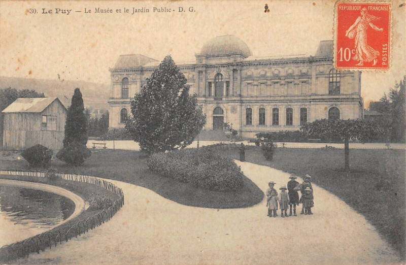 Carte postale ancienne Le Puy Le Musee Et Le Jardin Public