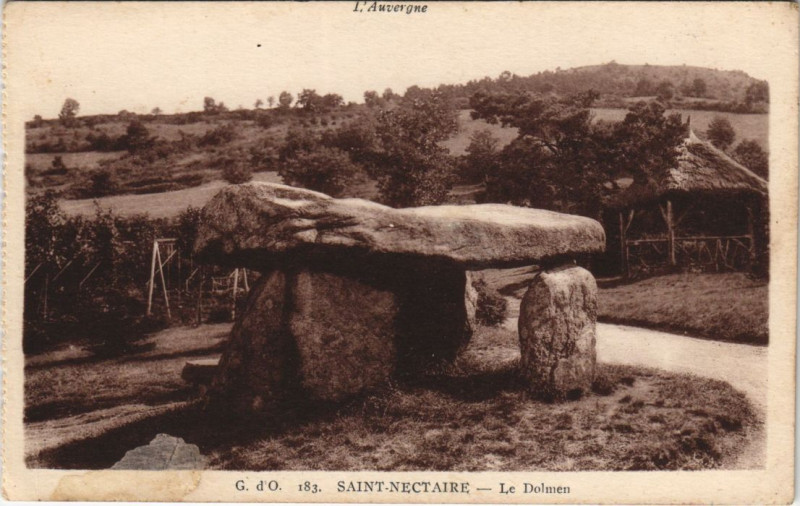 Carte postale ancienne Saint-Nectaire Le Dolmen à Saint-Nectaire
