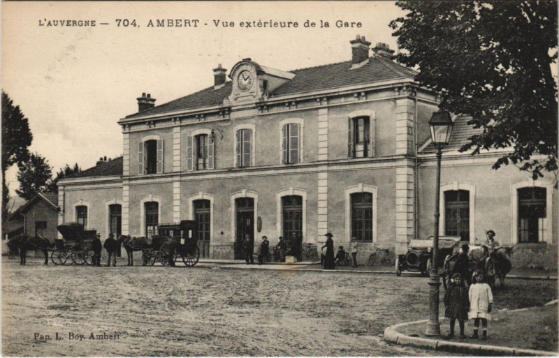 Carte postale ancienne Ambert Vue Exterieure de la Gare à Ambert