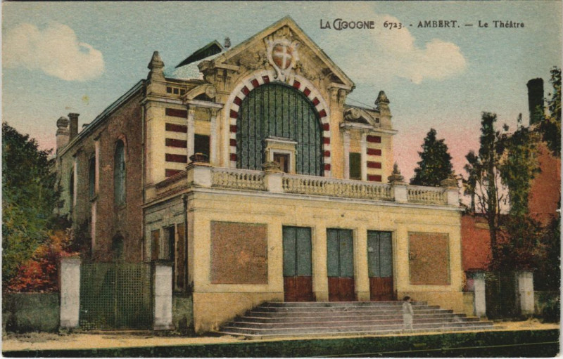 Carte postale ancienne Ambert Le Theatre à Ambert