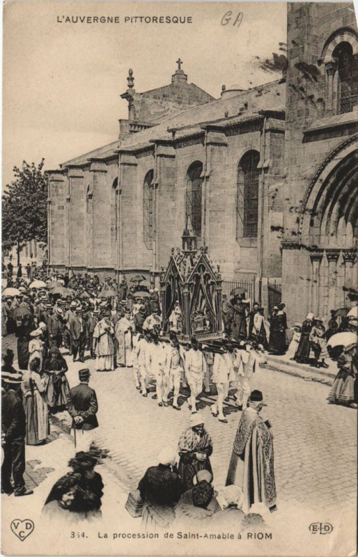 Carte postale ancienne Riom La Procession de Saint-Amable a Riom à Riom