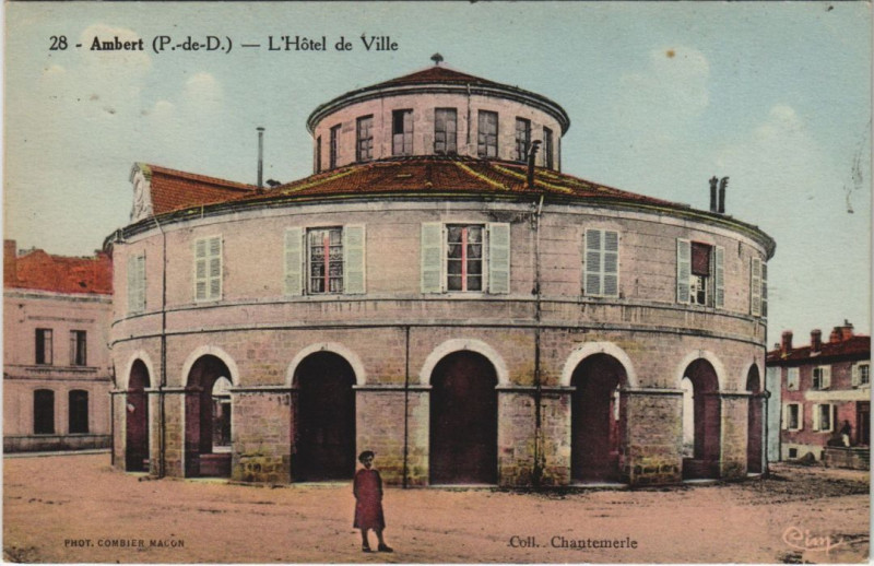 Carte postale ancienne Ambert L'Hotel de Ville à Ambert