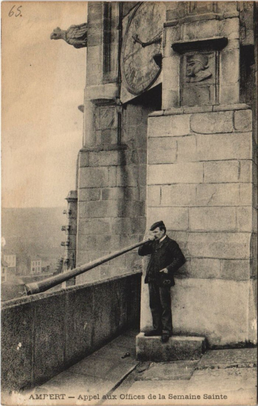 Carte postale ancienne Ambert Appel aux Offices de la Semaine Sainte à Ambert