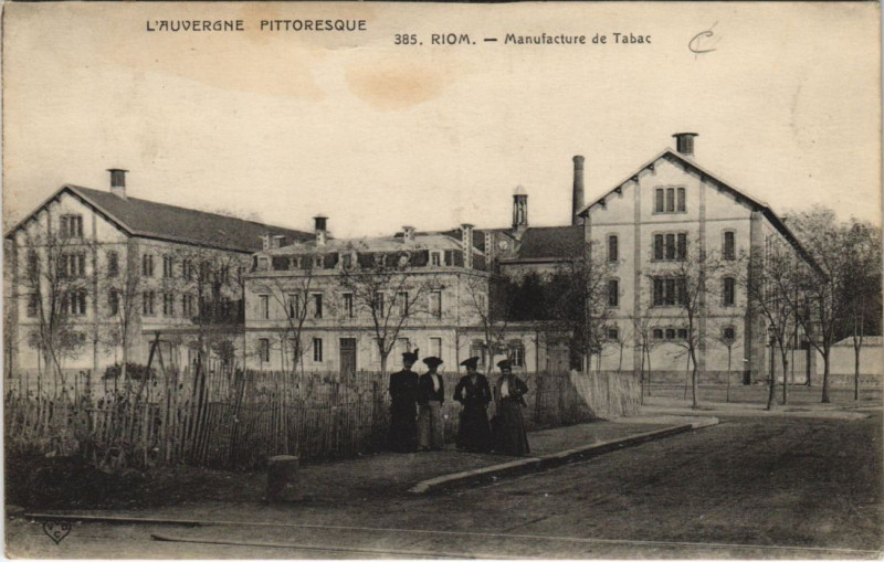 Carte postale ancienne Riom Manufacture de Tabac à Riom