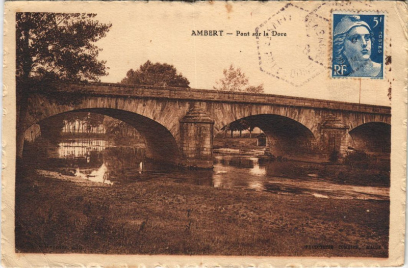 Carte postale ancienne Ambert Pont sur la Dore à Ambert