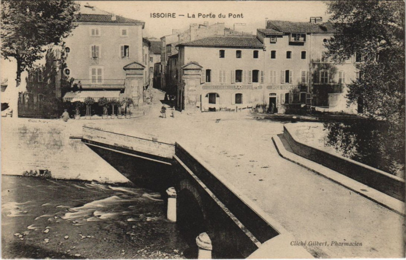 Carte postale ancienne Issoire La Porte du Pont à Issoire