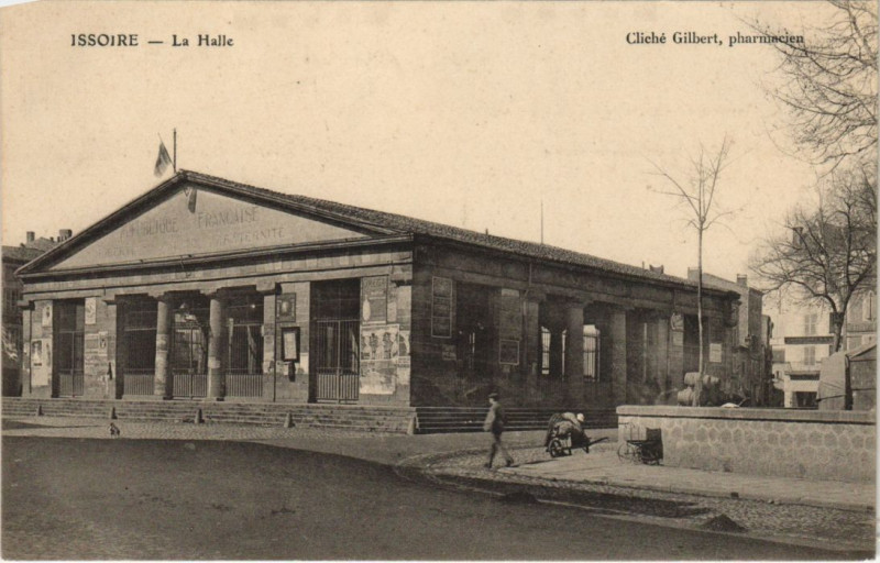 Carte postale ancienne Issoire La Halle à Issoire