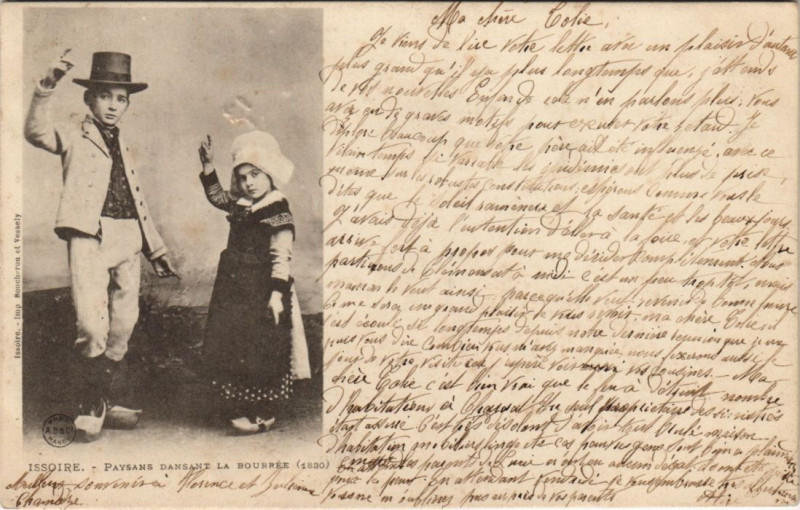 Carte postale ancienne Issoire Paysans Dansant la Bourree à Issoire