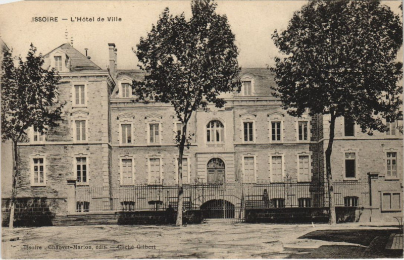 Carte postale ancienne Issoire L'Hotel de Ville à Issoire