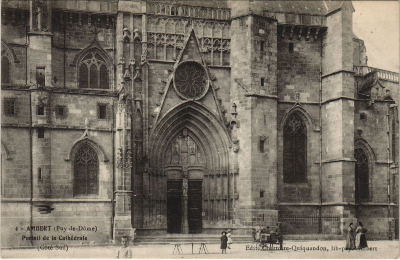 Carte postale ancienne Ambert Portail de la Cathedrale à Ambert