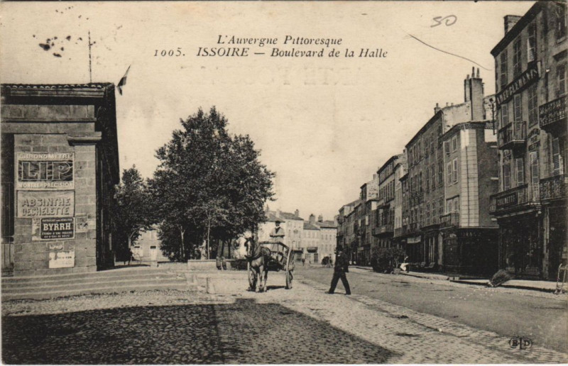 Carte postale ancienne Issoire Boulevard de la Halle à Issoire