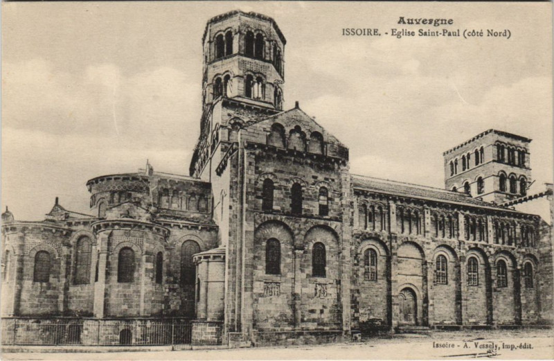 Carte postale ancienne Issoire Eglise Saint-Paul à Issoire