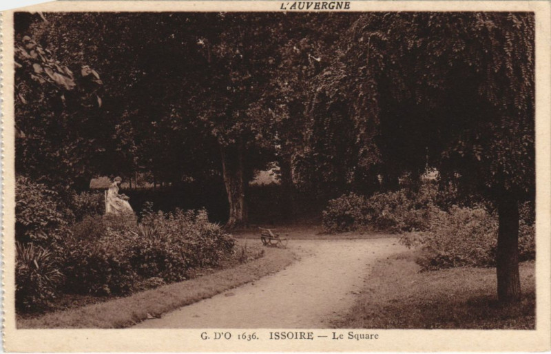 Carte postale ancienne Issoire Le Square à Issoire