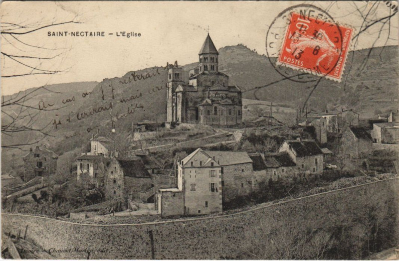 Carte postale ancienne Saint-Nectaire L'Eglise à Saint-Nectaire