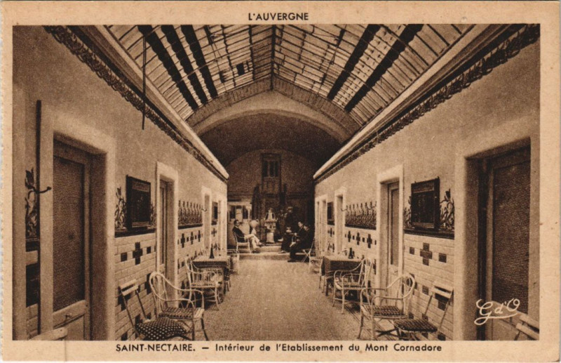 Carte postale ancienne Saint-Nectaire Interieur de l'Etablissement du Mont Cornadore à Saint-Nectaire