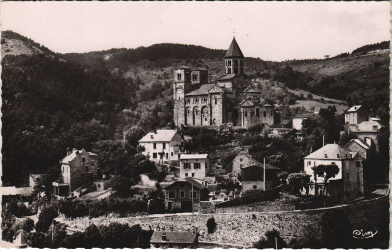 Carte postale ancienne Saint-Nectaire Eglise à Saint-Nectaire