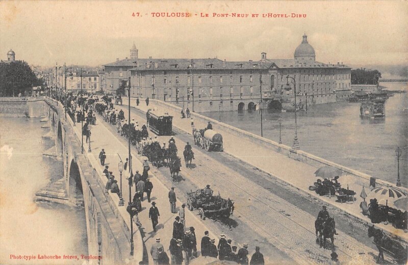 Carte postale ancienne Toulouse Le Pont Neuf Et Hotel Dieu à Toulouse