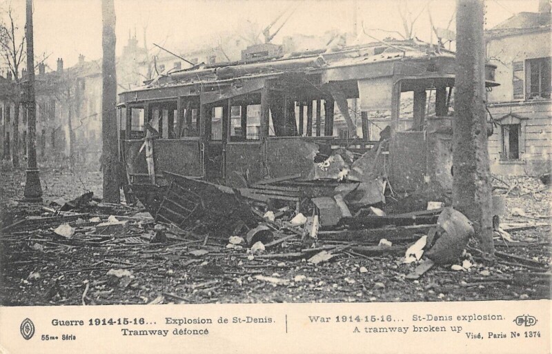 Carte postale ancienne Explosion De Saint Denis Tramway Defonce à Saint-Denis