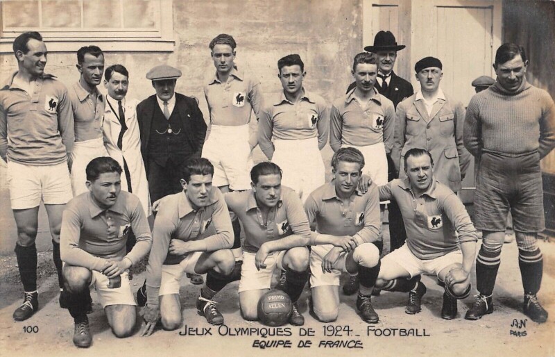 Carte postale ancienne Jeux Olympiques de 1924 - Football - Equipe de France à Colombes