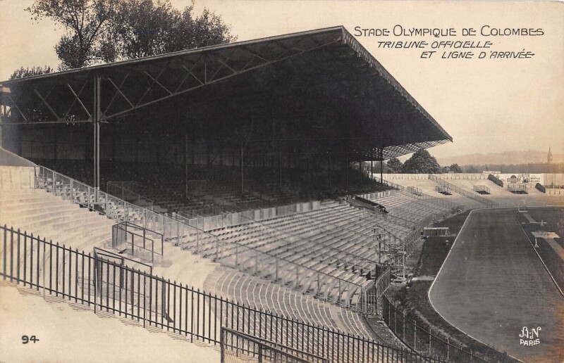 Carte postale ancienne Stade Olympique De Colombes Tribune Officielle Et Ligne D'Arrivee à Colombes