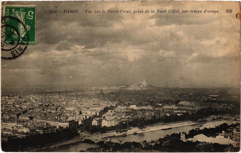 Carte postale ancienne Vue sur le Sacré-Coeur, prise de la Tour Eiffel, par temps d'orage à Paris 7e