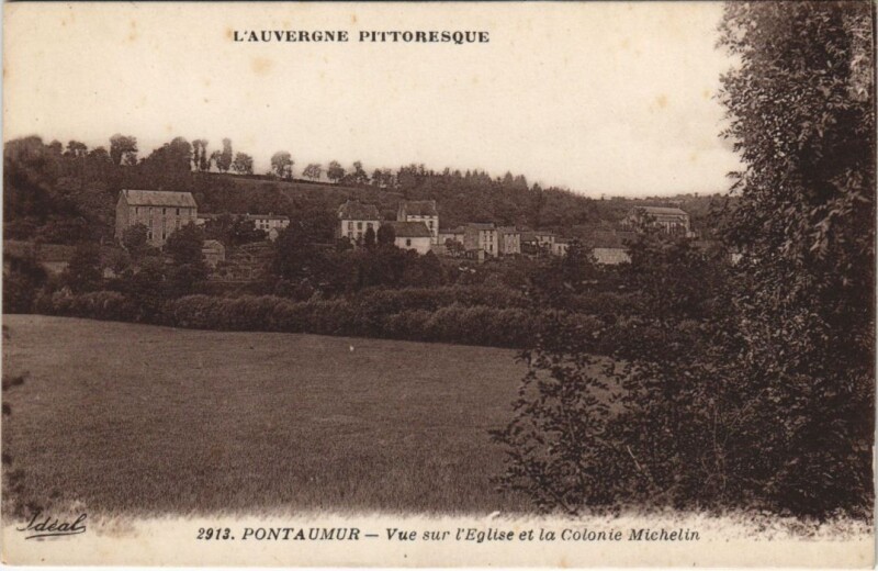 Carte postale ancienne Pontaumur Vue sur l'Eglise et le Colonie Michelin à Pontaumur