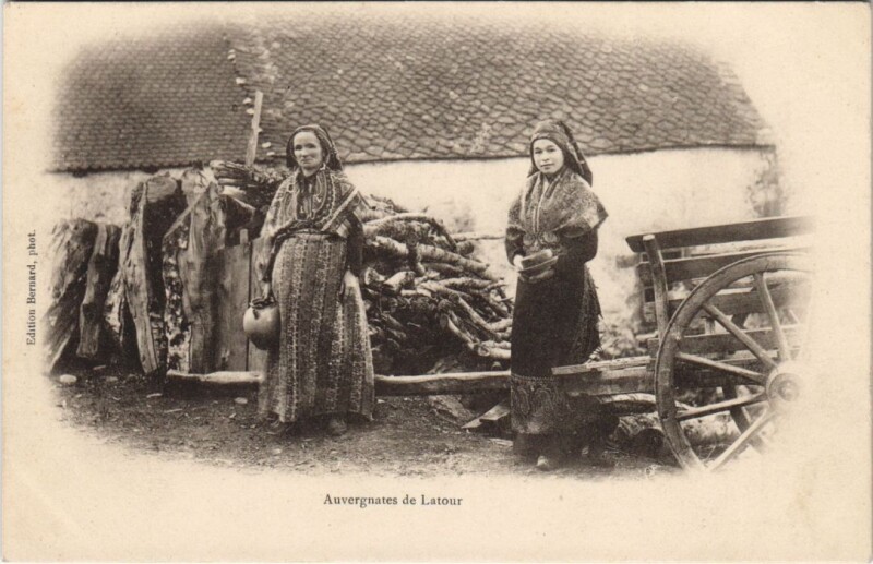Carte postale ancienne La Tour-d'Auvergne Auvergnates - Types à La Tour-d'Auvergne
