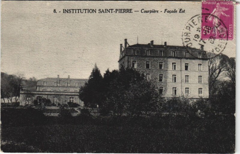 Carte postale ancienne Courpiere Institution Saint-Pierre - Facade Est