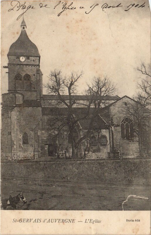 Carte postale ancienne Saint-Gervais-d'Auvergne L'Eglise à Saint-Gervais-d'Auvergne