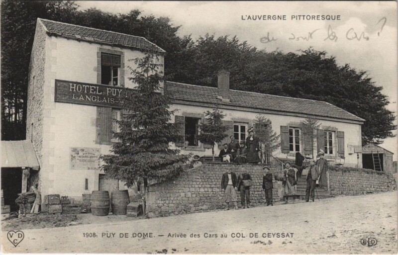 Carte postale ancienne Arrivee des Cars au Col de Ceyssat à Ceyssat