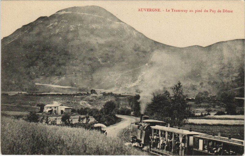 Carte postale ancienne Le Tramway au Pied du Puy de Dome
