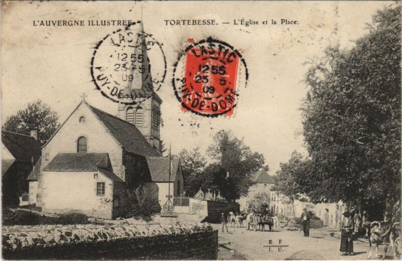 Carte postale ancienne Tortebesse L'Eglise et la Place à Tortebesse