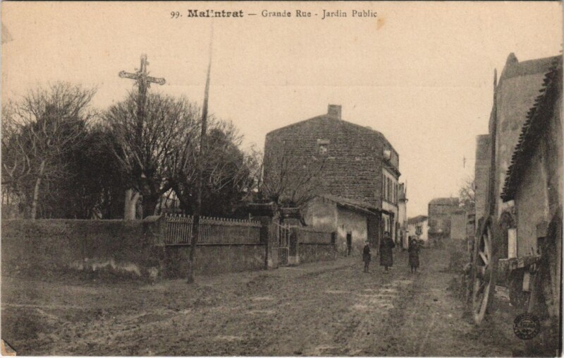 Carte postale ancienne Malintrat Grande Rue - Jardin Public à Malintrat
