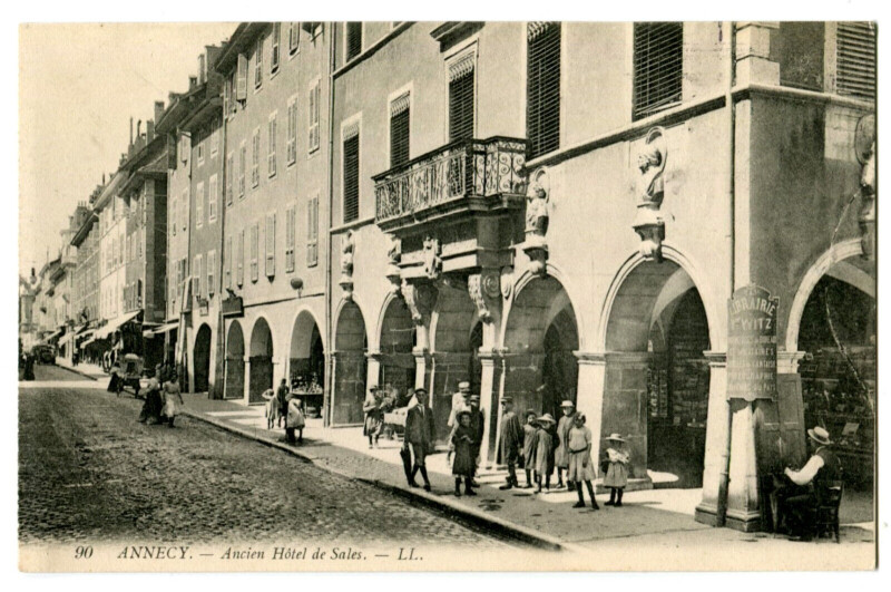Carte postale ancienne Haute-Savoie Annecy Ancien Hôtel de Sales animé à Annecy
