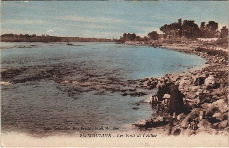 Carte postale ancienne Moulins Les Bords de l'Allier France à Moulins