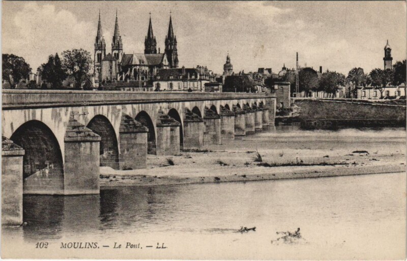 Carte postale ancienne Moulins Le Pont France à Moulins