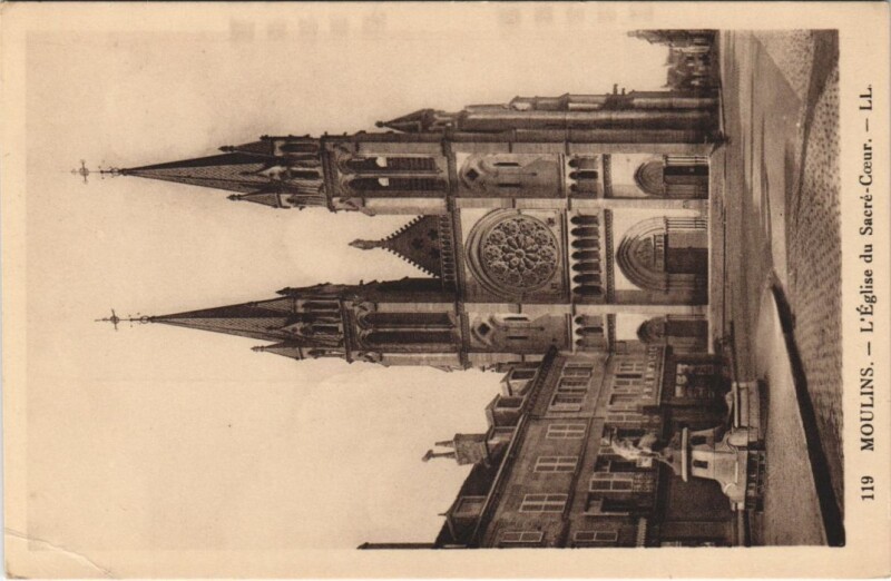 Carte postale ancienne Moulins L'Eglise du Sacre-Coeur France à Moulins