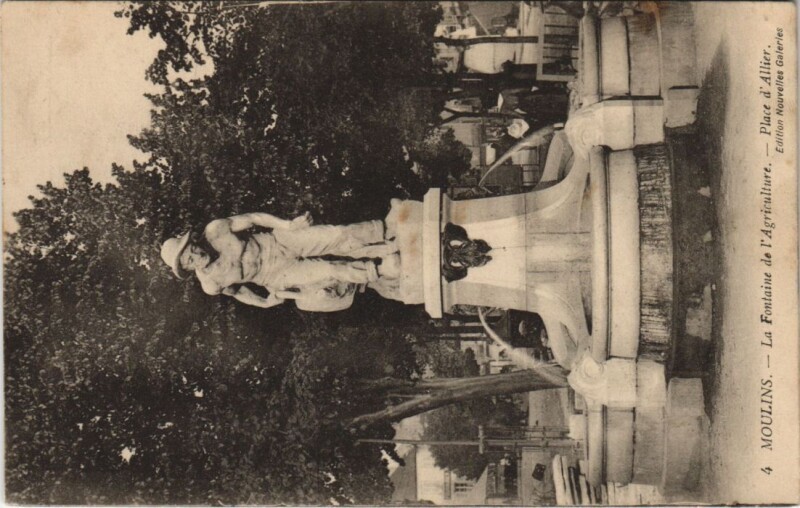 Carte postale ancienne Moulins La Fontaine de l'Agriculture France à Moulins