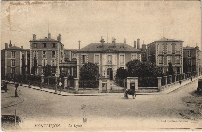 Carte postale ancienne Montlucon Le Lycee France