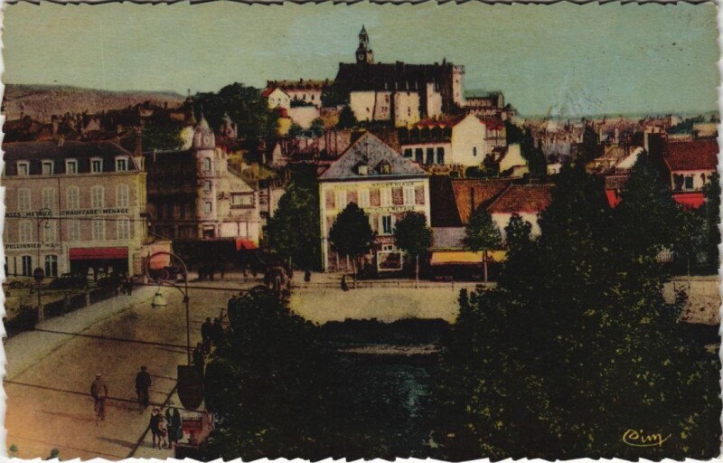 Carte postale ancienne Montlucon Le Pont du Cher et la vieille Ville France