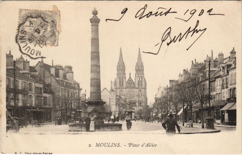 Carte postale ancienne Moulins Place d'Allier France à Moulins