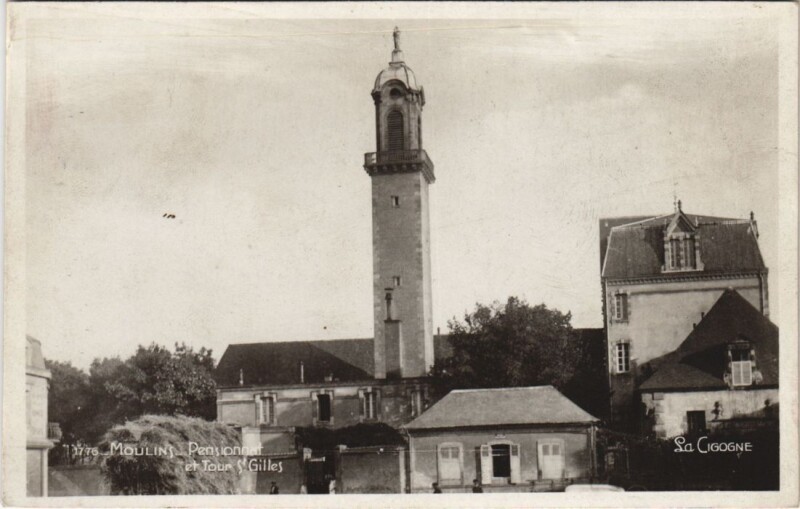 Carte postale ancienne Moulins Pensionnat et Tour St.Gilles France à Moulins