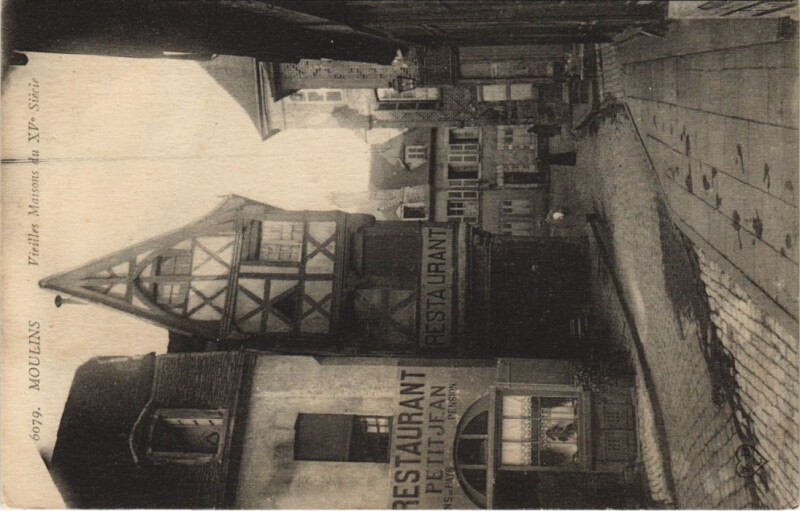 Carte postale ancienne Moulins Vieilles Maisons France à Moulins