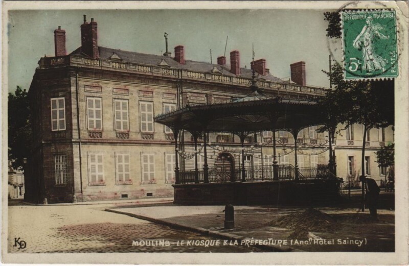 Carte postale ancienne Moulins Le Kiosque et la Prefecture France à Moulins